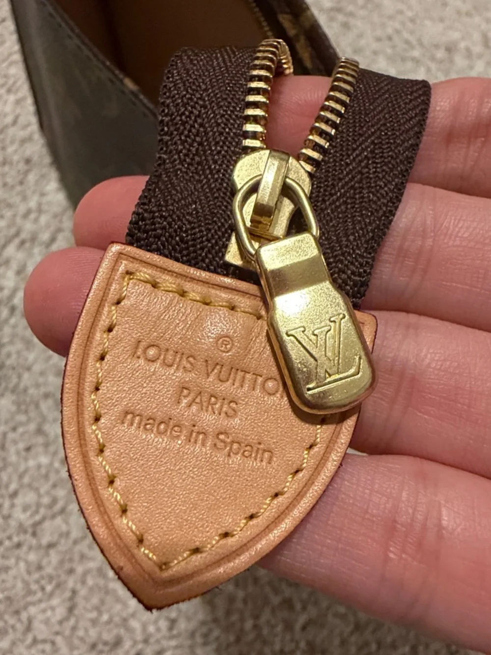Louis Vuitton Monogram toiletry pouch 19 - Picture 3 of 10